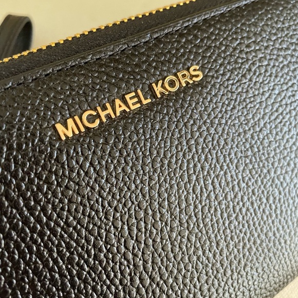 Michael Kors Black Leather Wallet/Wristlet - Picture 7 of 8